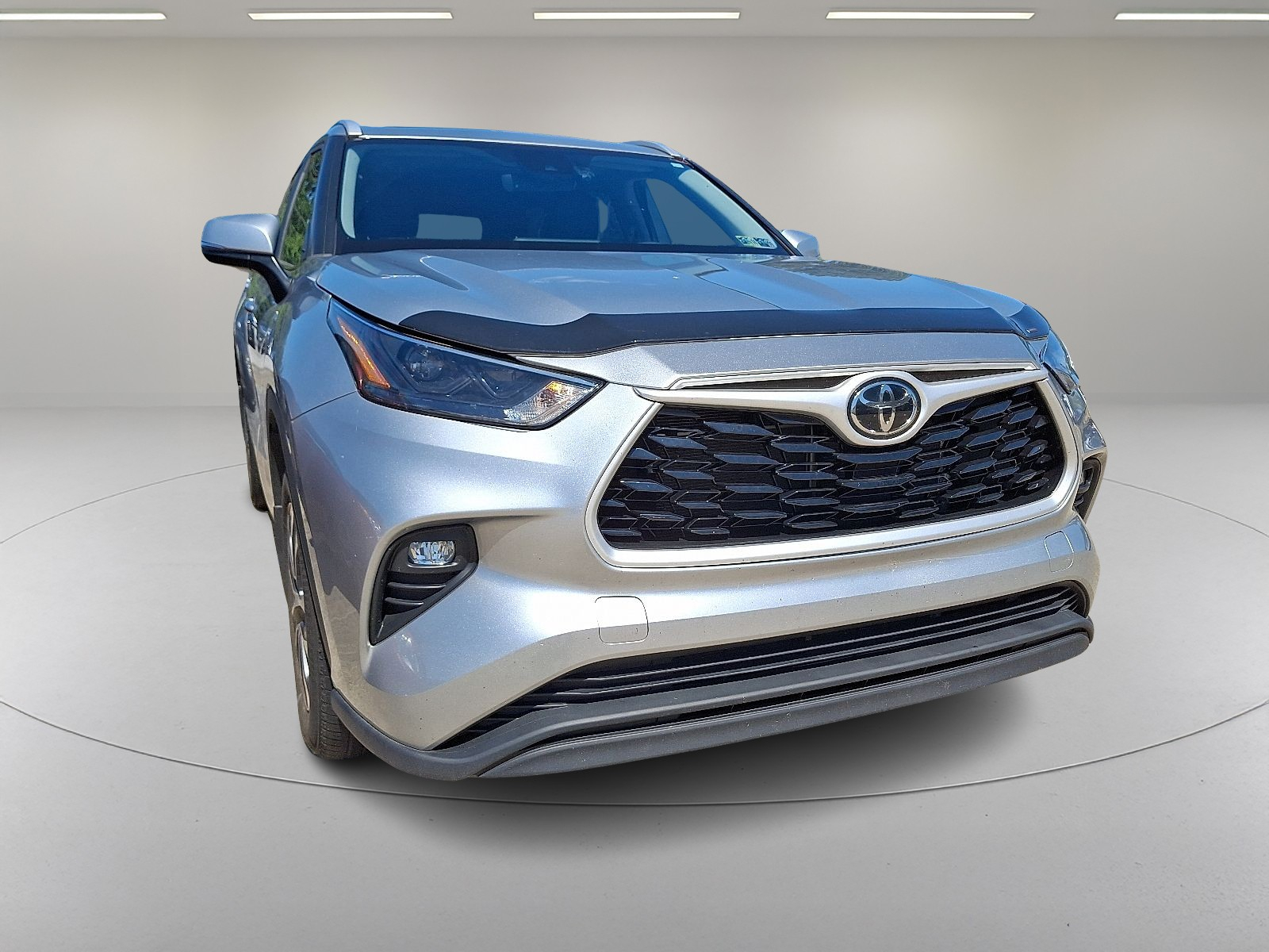 2023 Toyota Highlander XLE photo 2