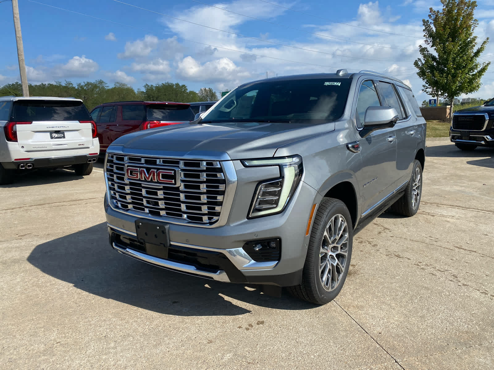 2025 Gmc Yukon Denali photo 2