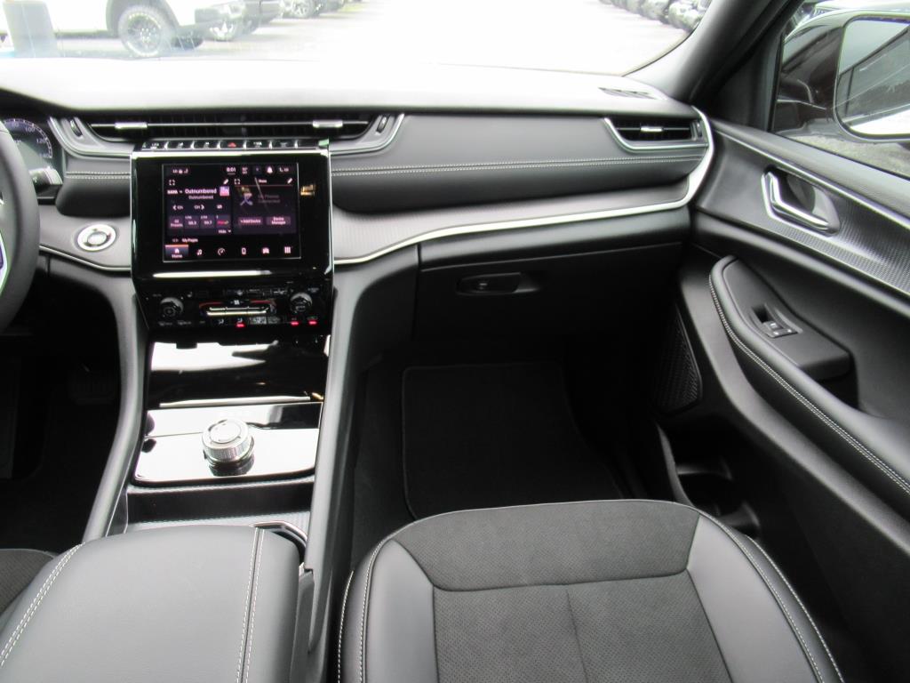 2025 Jeep Grand Cherokee Altitude photo 8
