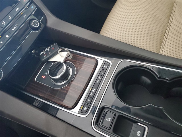 2017 Jaguar F-PACE Prestige photo 21