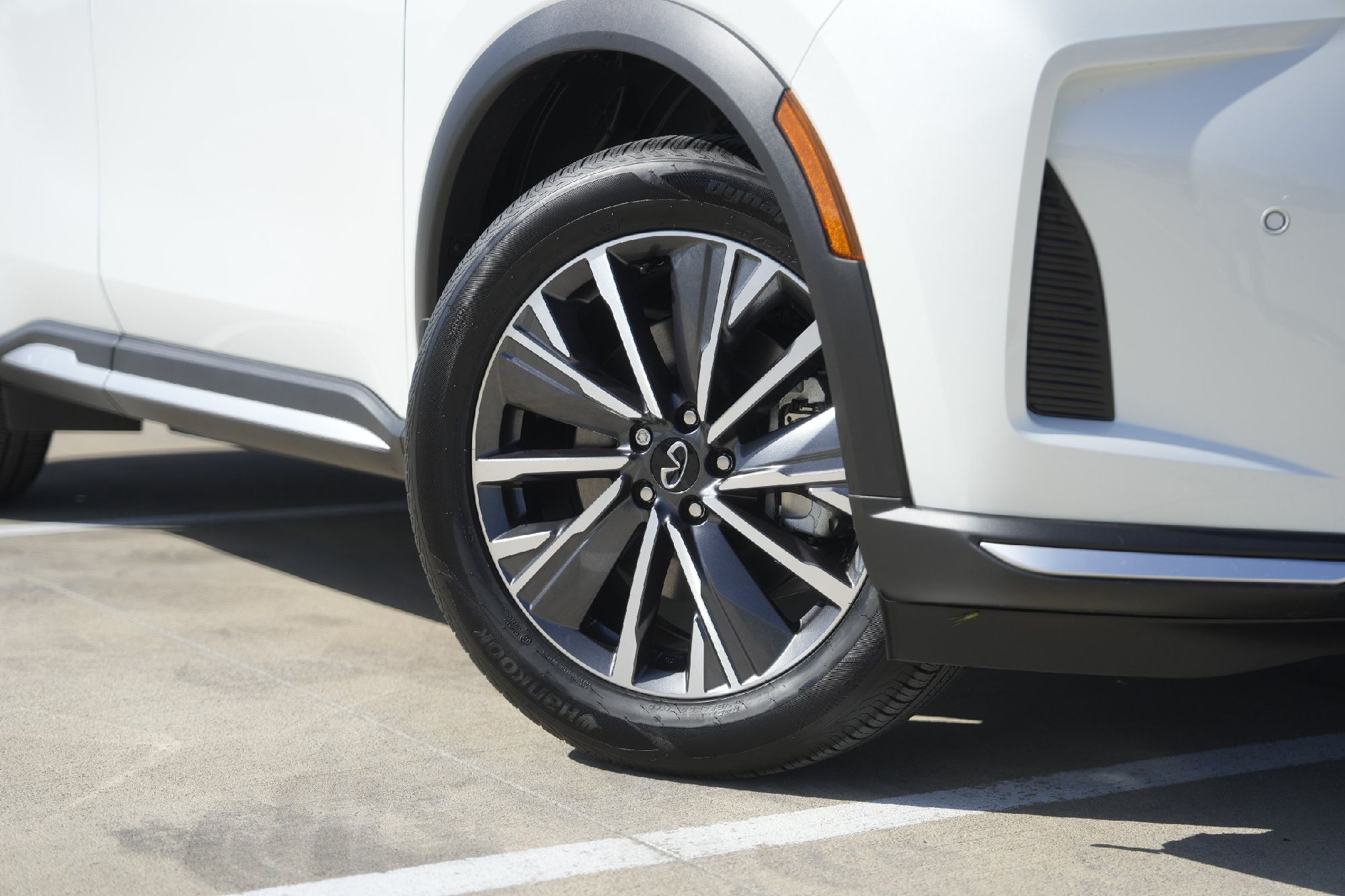 2026 Infiniti QX60 Luxe photo 2