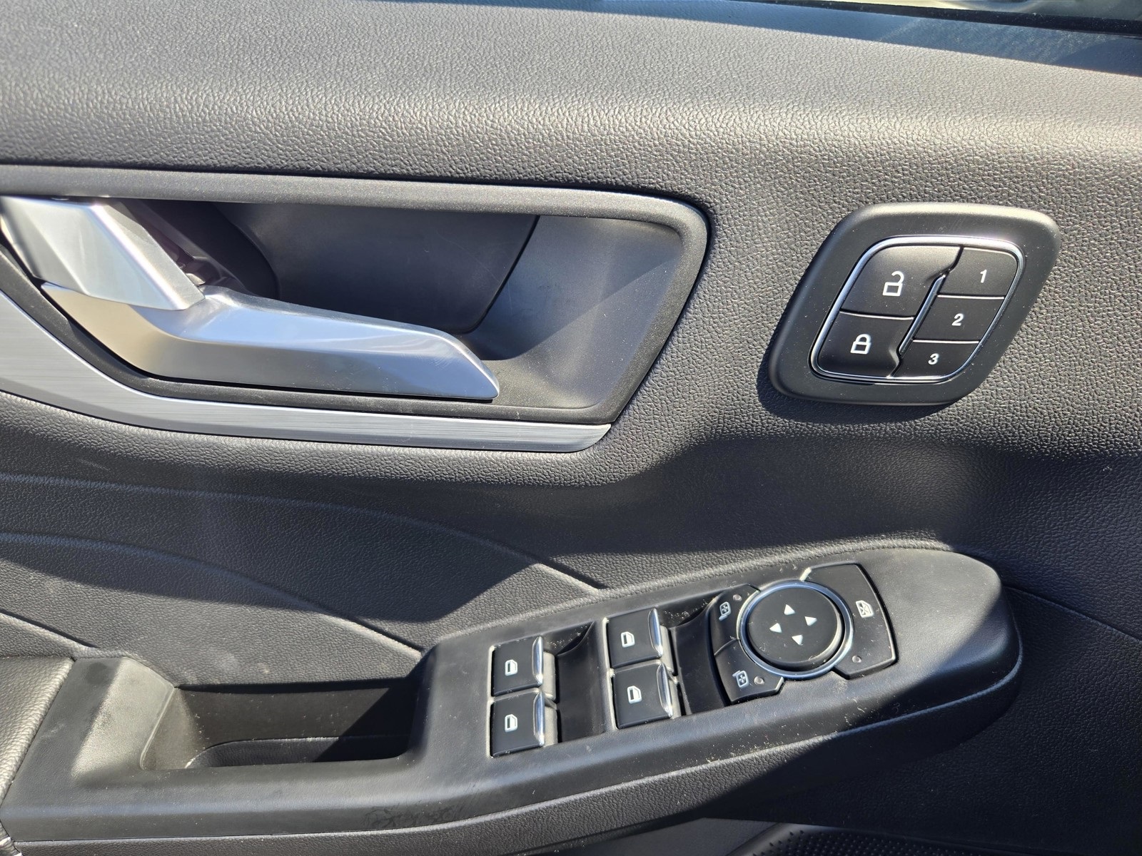 2025 Ford Escape Platinum photo 8