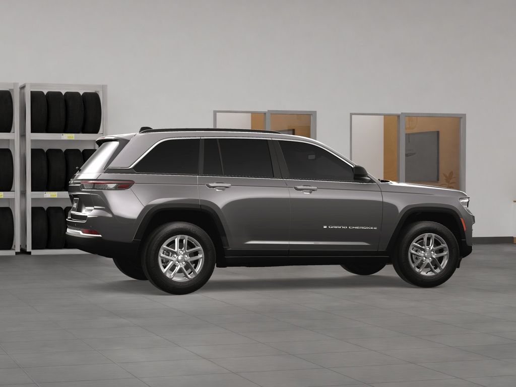 2025 Jeep Grand Cherokee Laredo photo 6