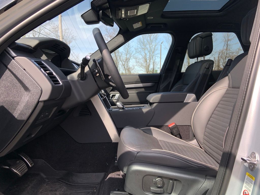 2024 Land Rover Discovery SE photo 14