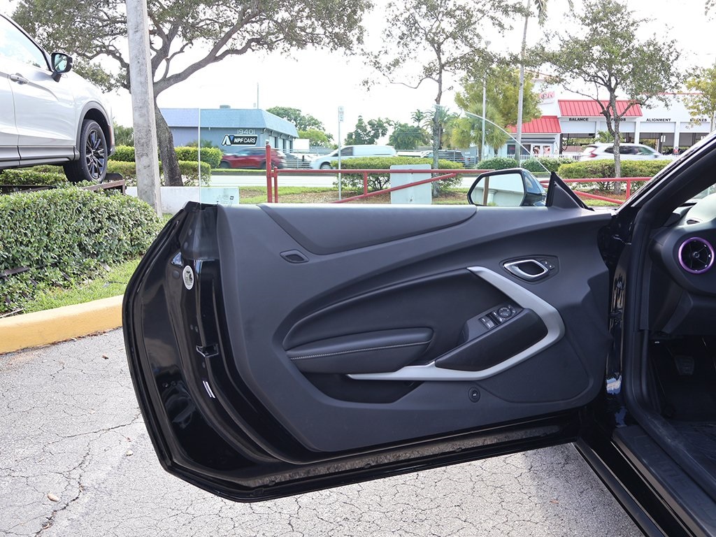 2023 Chevrolet Camaro 2LT photo 19