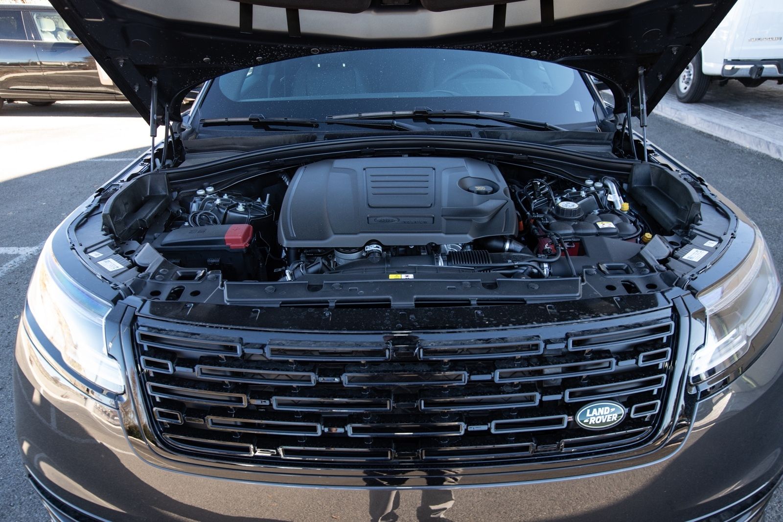 2025 Land Rover Range Rover Velar SE photo 9