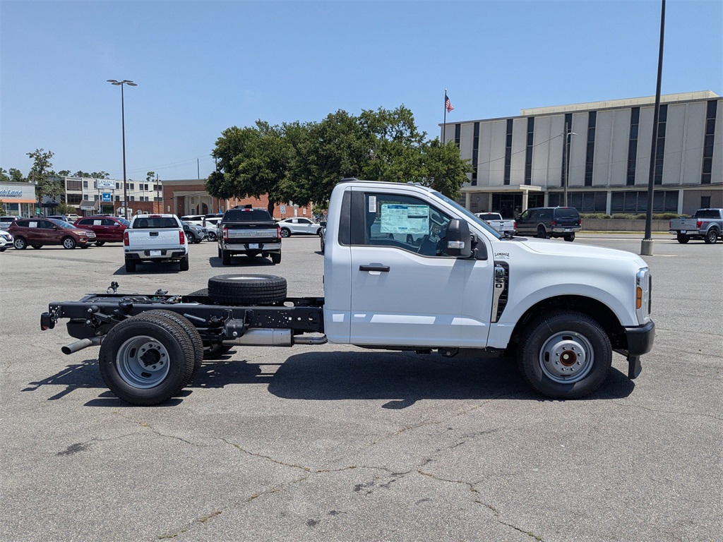 2025 Ford F-350 XL photo 3