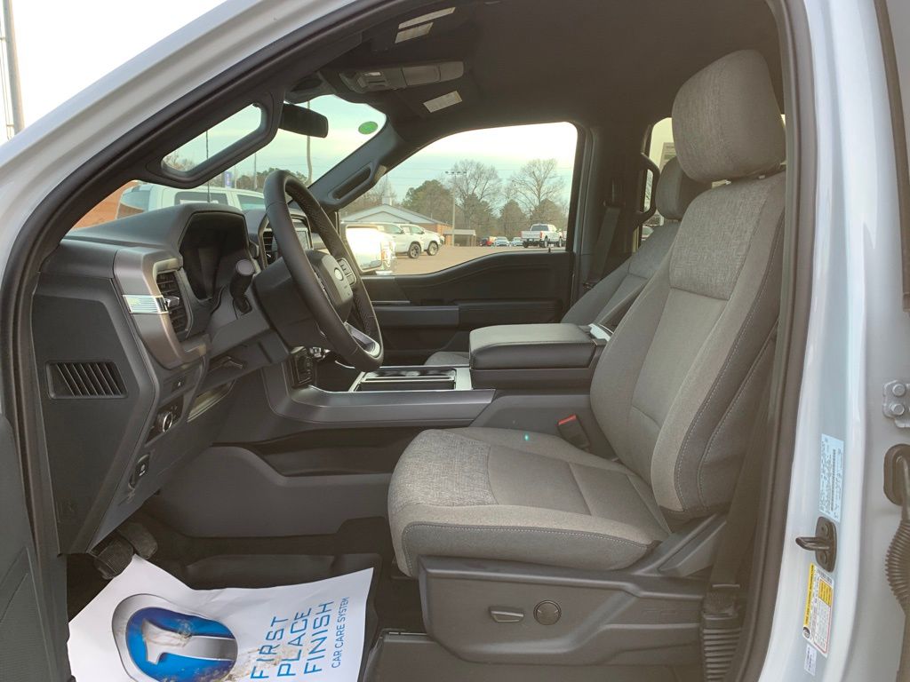 2025 Ford F-150 XLT photo 12