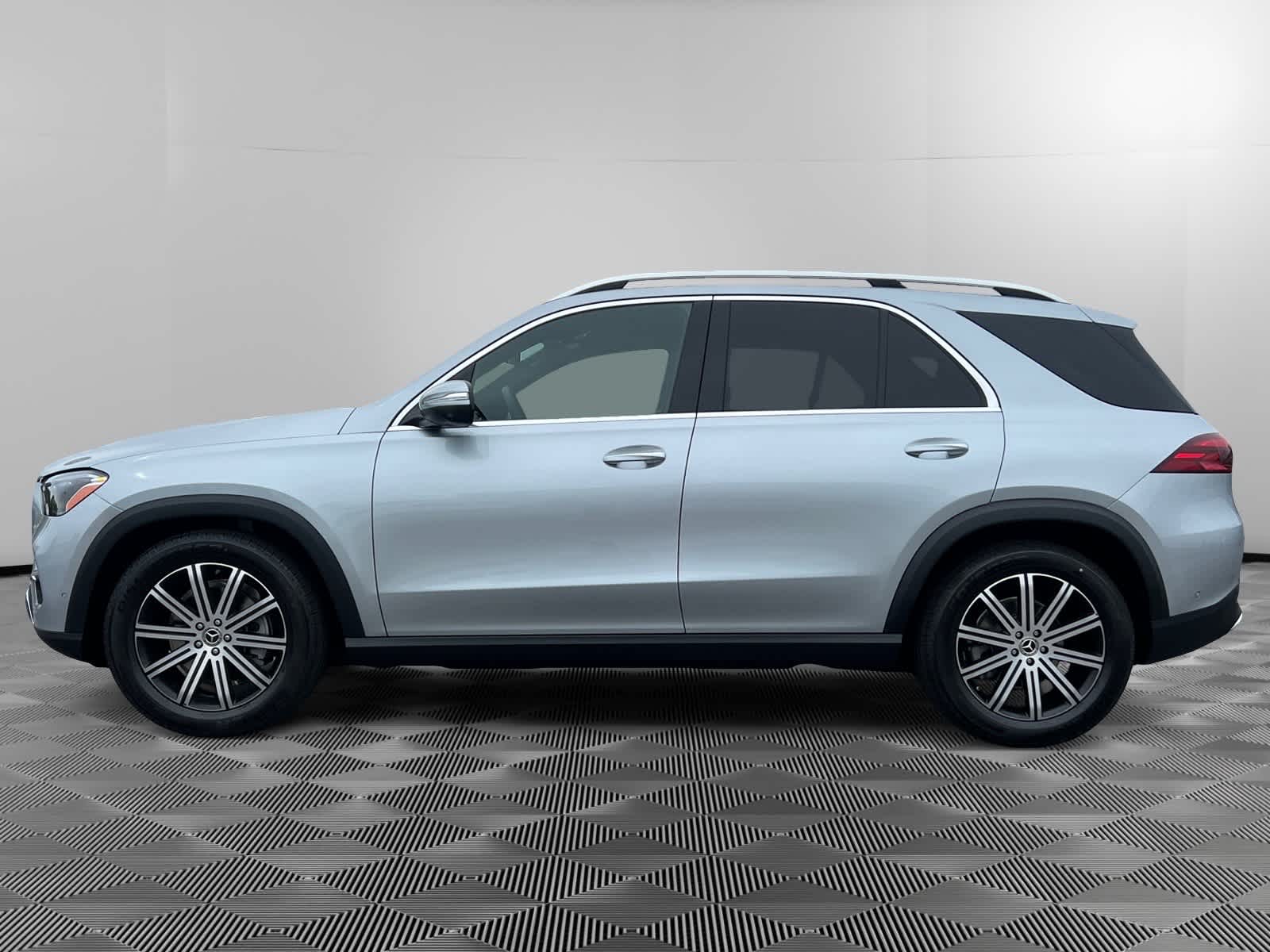 2025 Mercedes Benz GLE 350 4MATIC photo 3