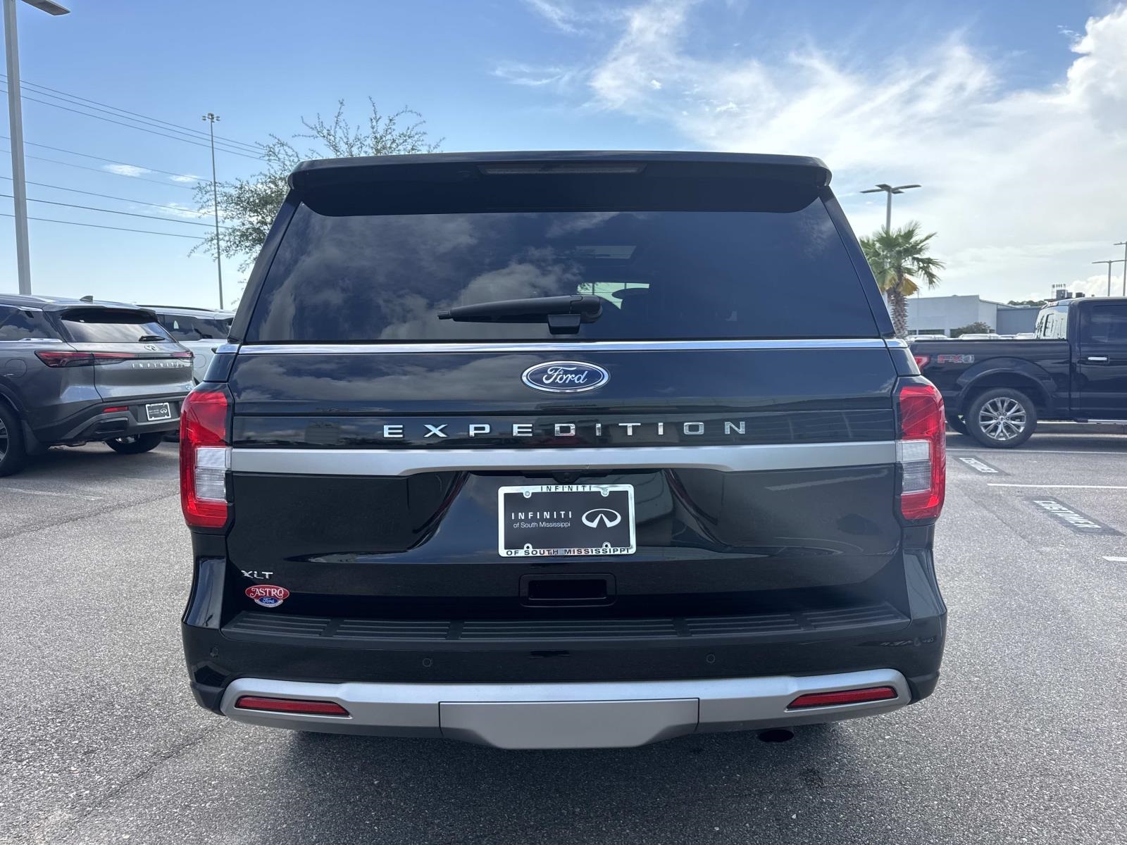2023 Ford Expedition XLT photo 6