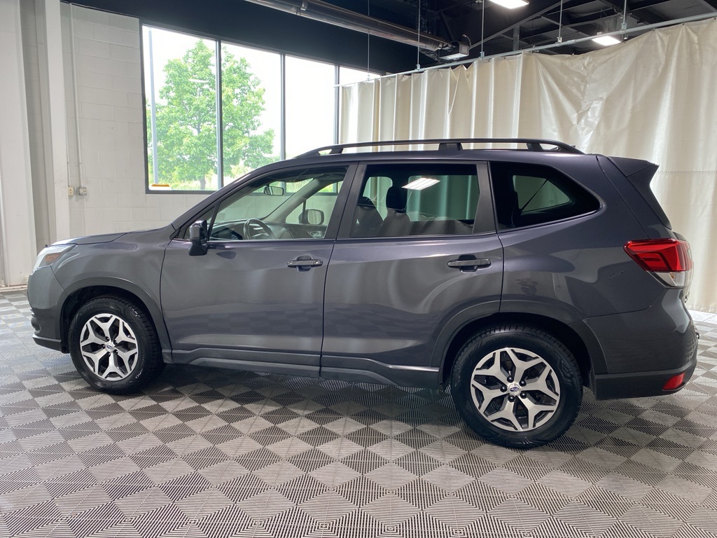 2022 Subaru Forester Premium photo 9
