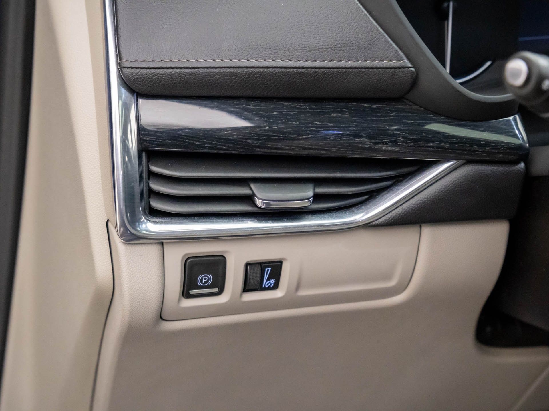 2023 Cadillac XT4 Premium Luxury photo 17