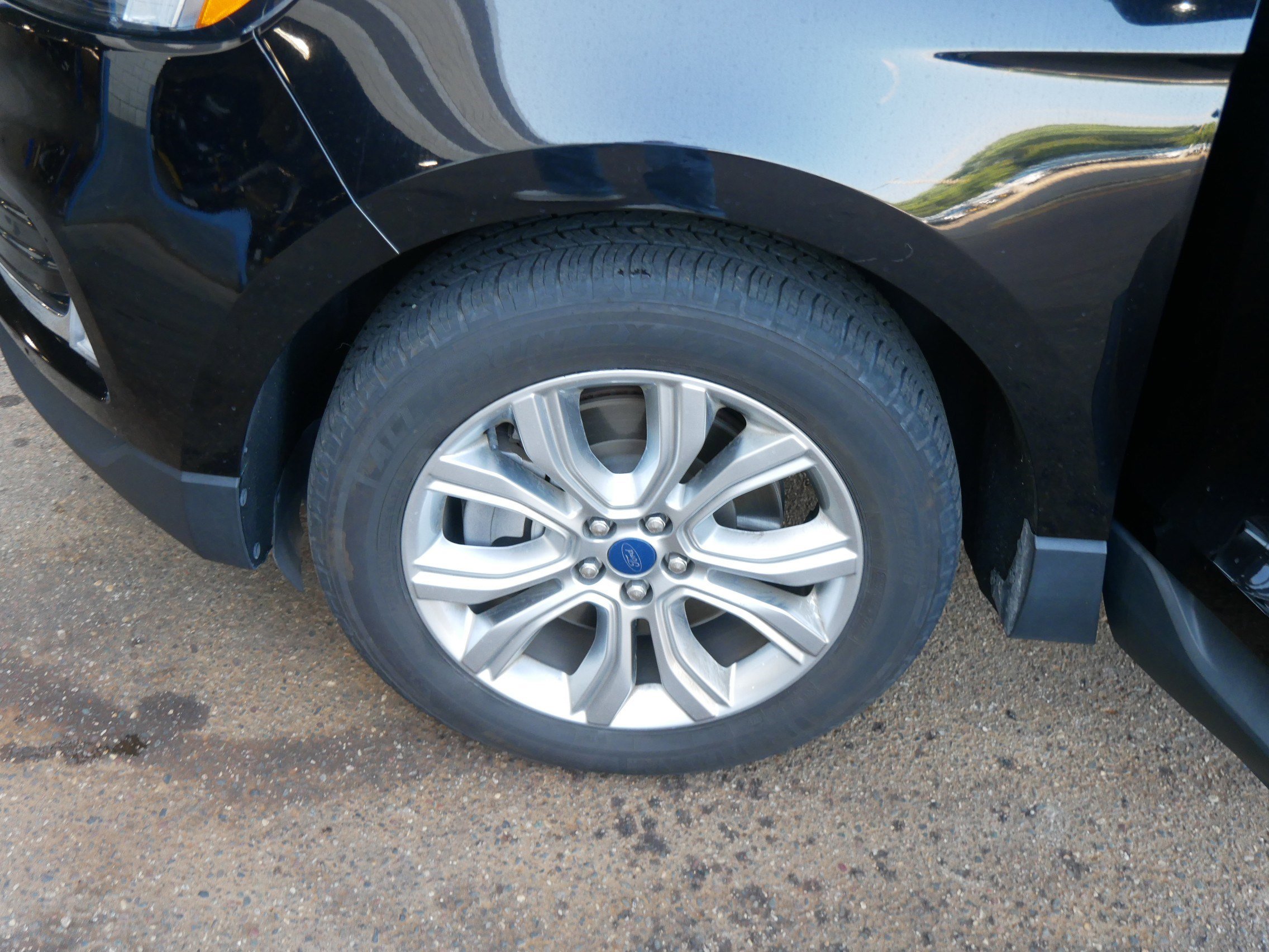 2022 Ford Edge Titanium photo 14