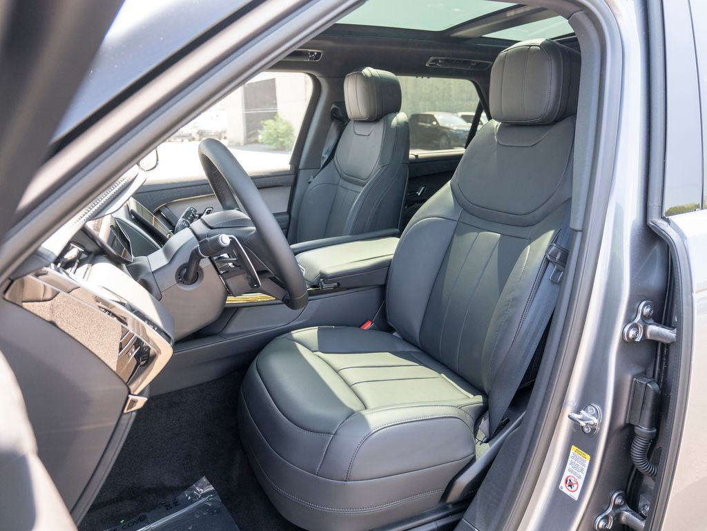 2025 Land Rover Range Rover Sport SE photo 19