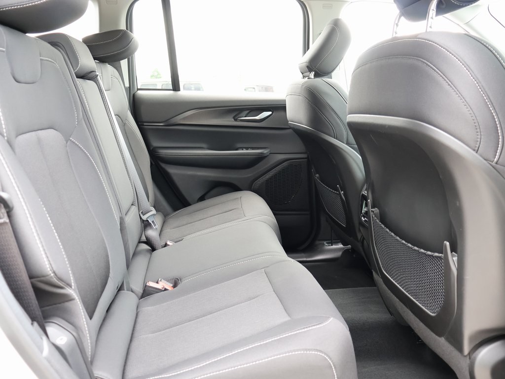 2023 Jeep Grand Cherokee Laredo X photo 12