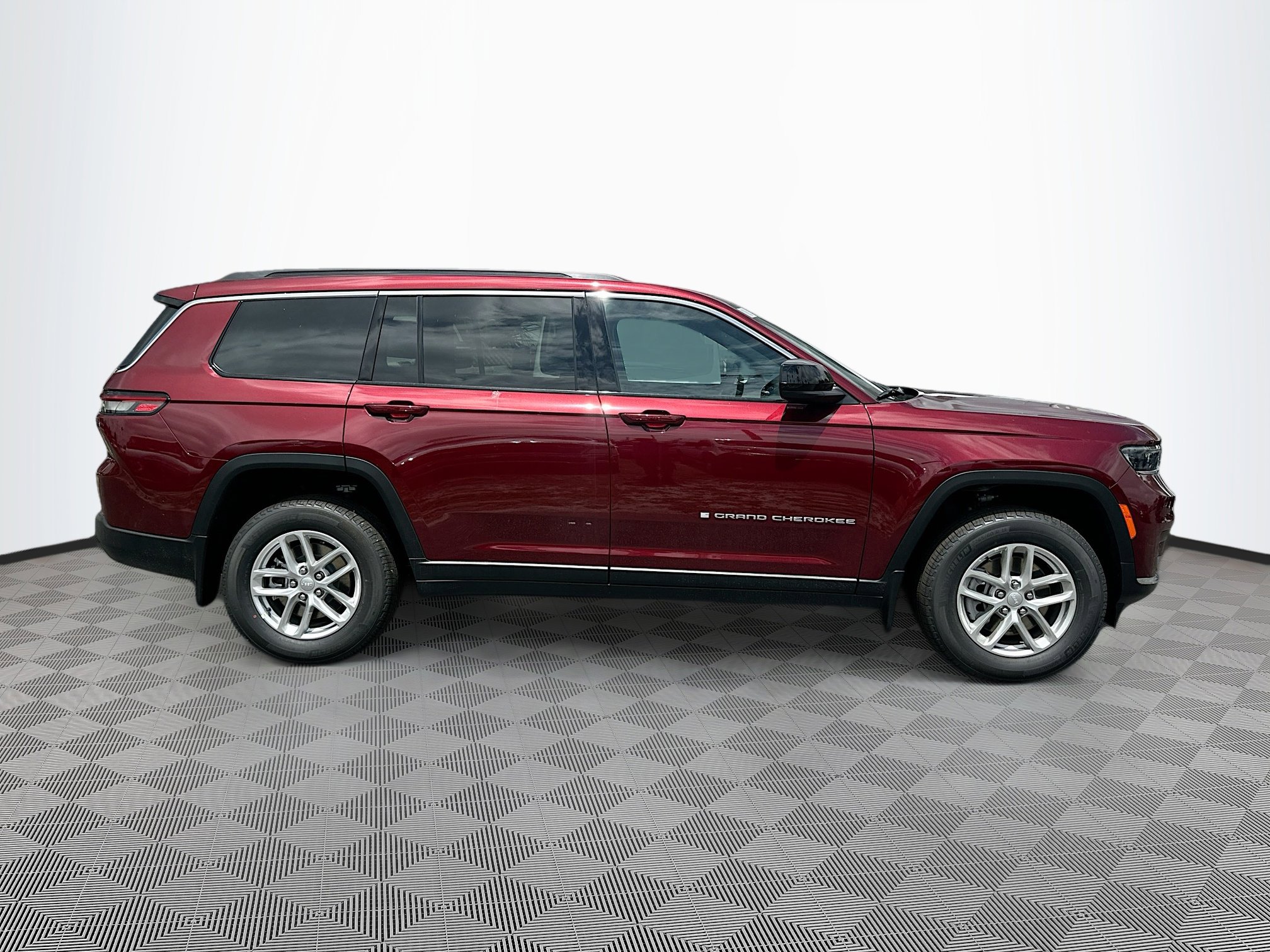 2025 Jeep Grand Cherokee Laredo X photo 3