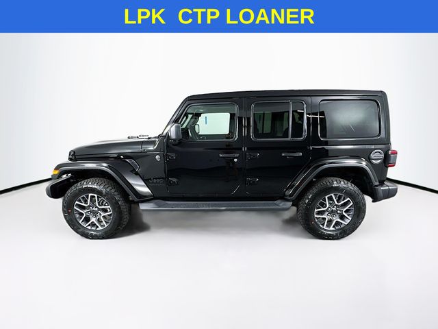 2025 Jeep Wrangler Sahara photo 4