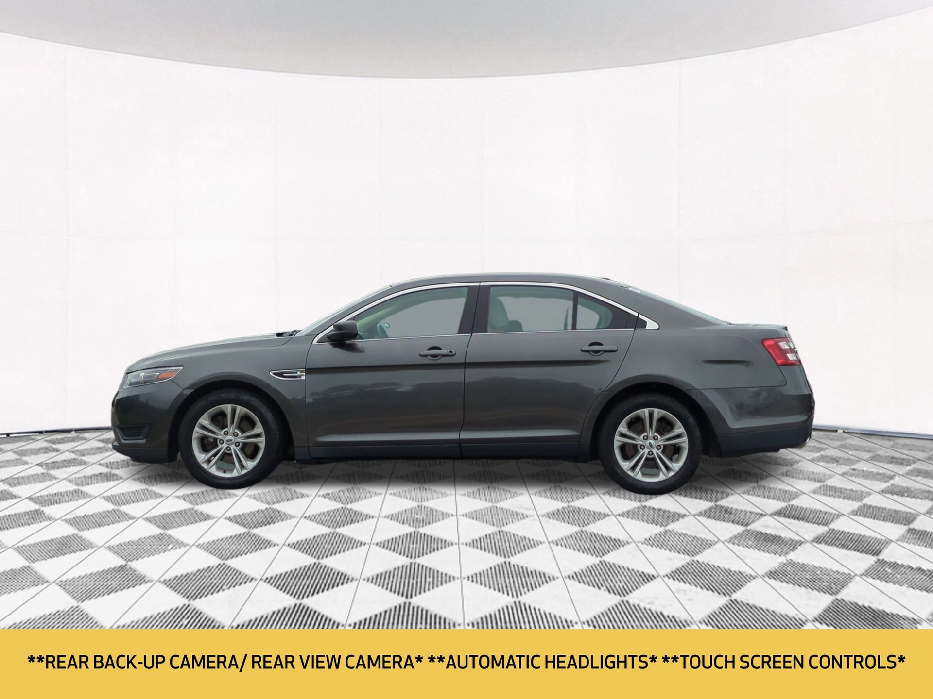 2017 Ford Taurus SE photo 2