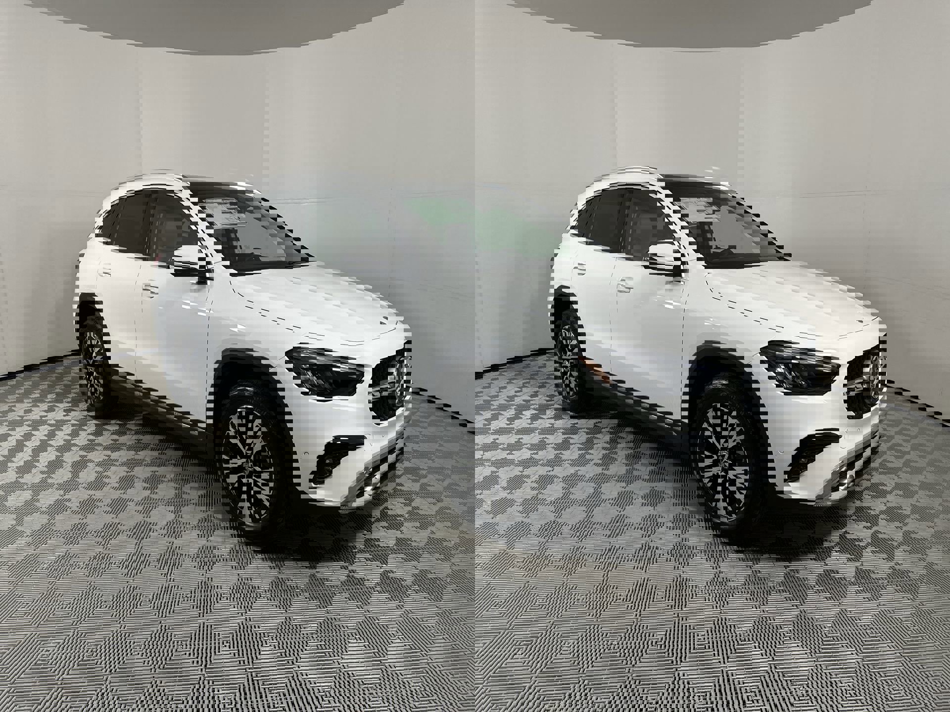 2025 Mercedes Benz GLA 250 4MATIC photo 2