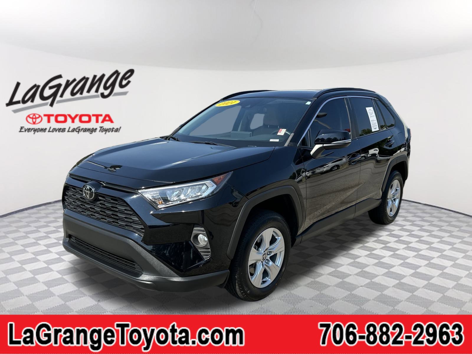 2021 Toyota RAV4 XLE's photo