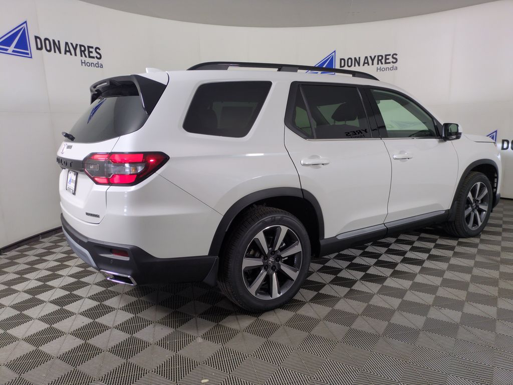 2025 Honda Pilot Touring photo 4