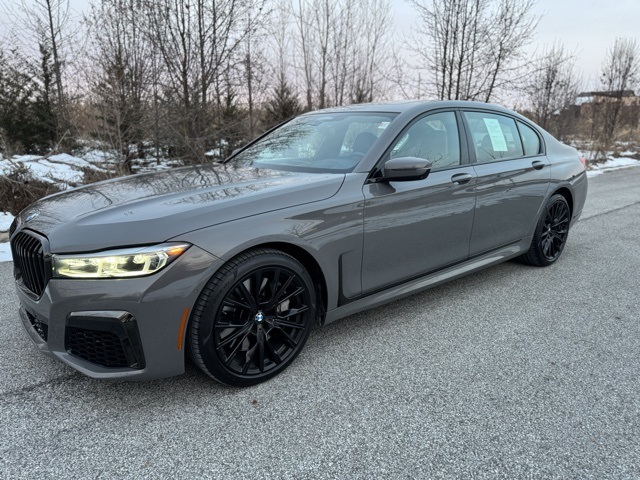 2022 BMW 7 Series 750i's photo