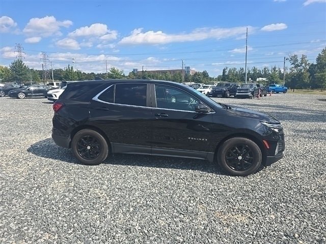 2022 Chevrolet Equinox LT photo 3