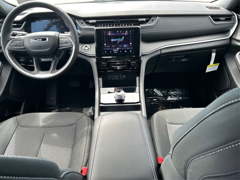 2025 Jeep Grand Cherokee Laredo X photo 17