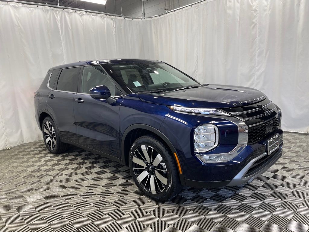 2025 Mitsubishi Outlander SE photo 2