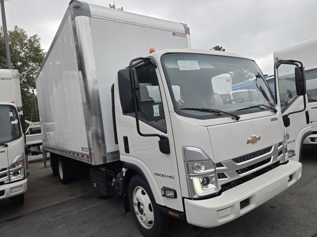 2024 Chevrolet Silverado 5500HD photo 2