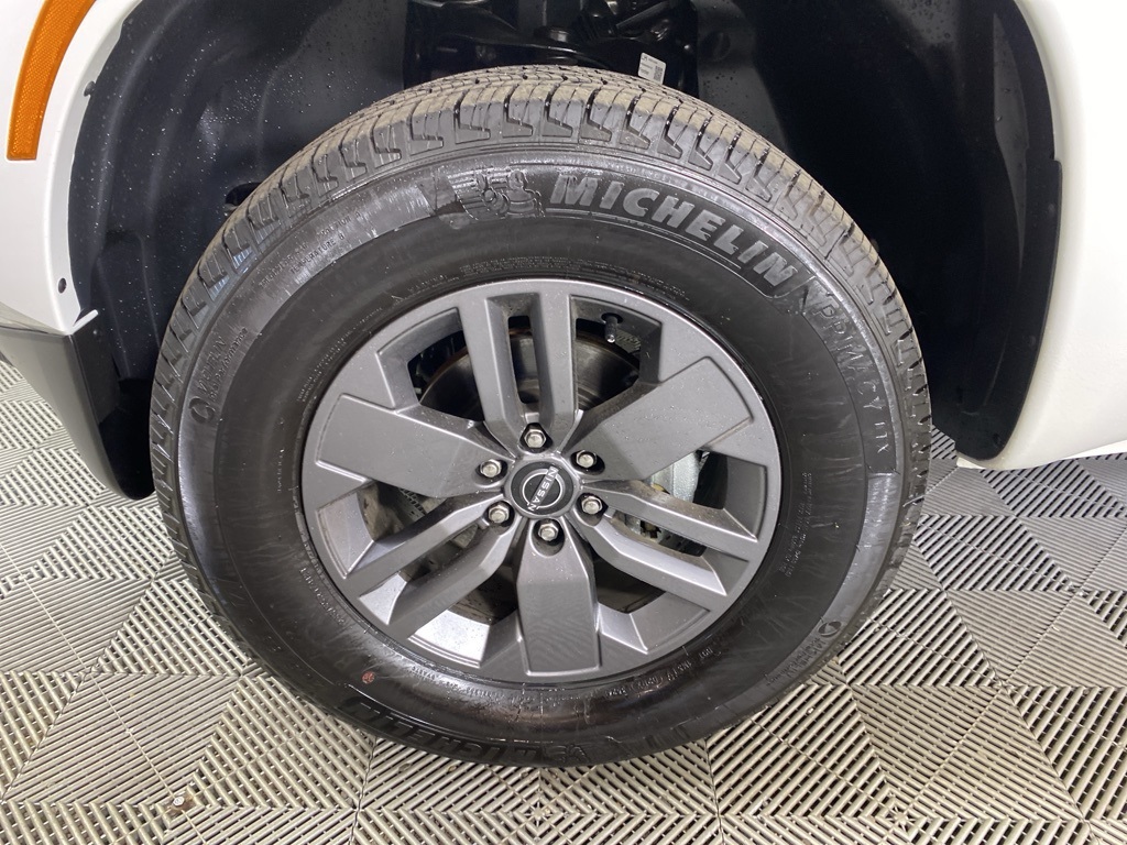 2025 Nissan Frontier SV photo 9