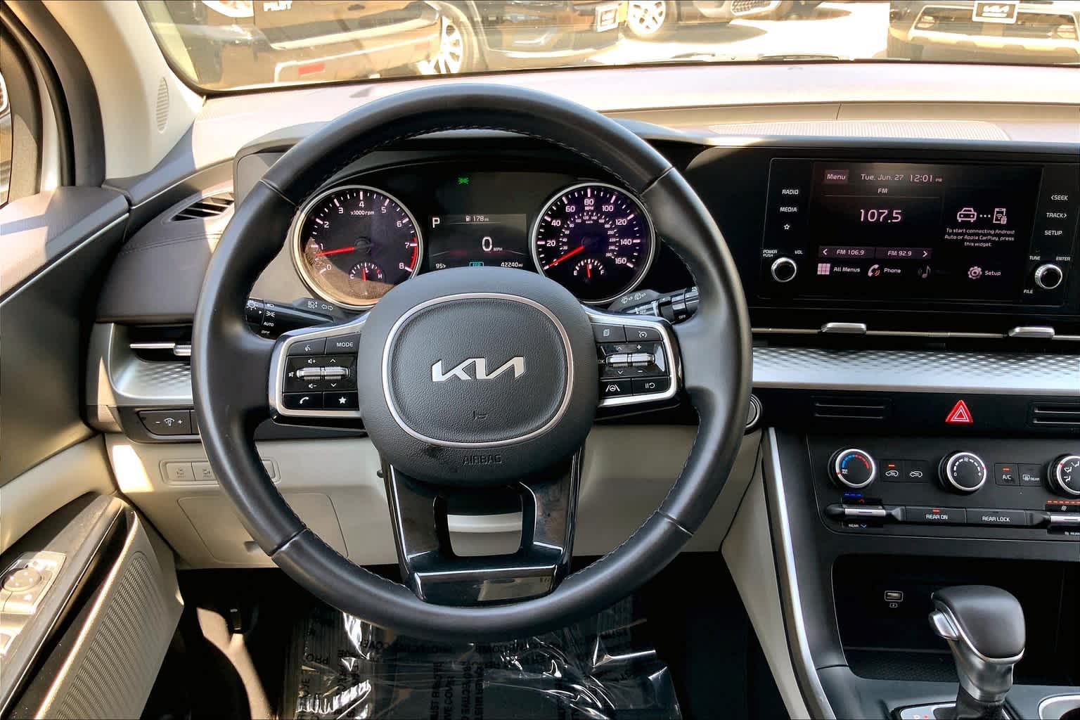 2022 Kia Carnival LX photo 5