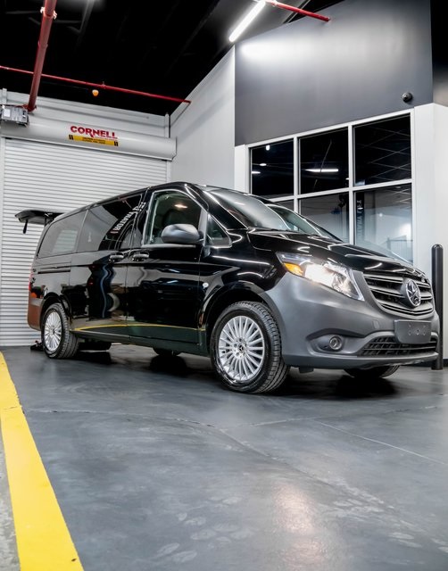 2023 Mercedes-Benz Metris Passenger Van Base's photo