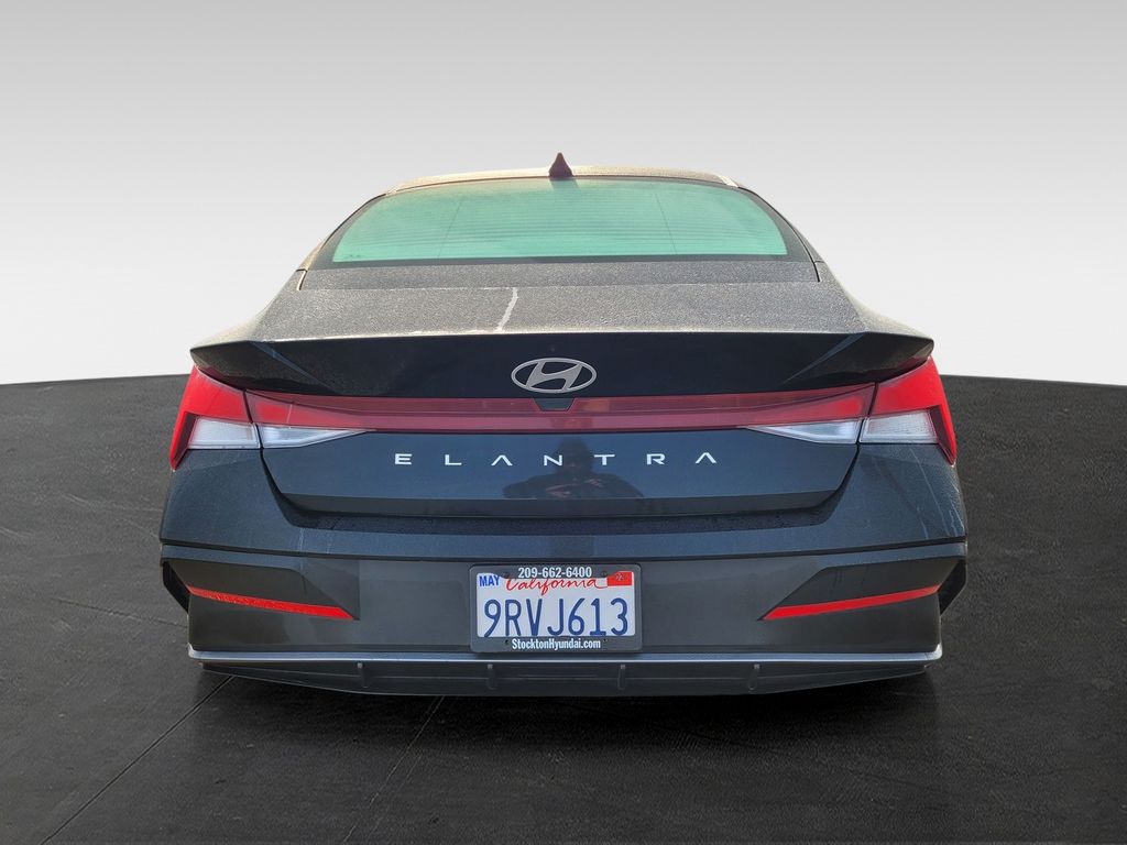 2025 Hyundai Elantra SEL Sport photo 4