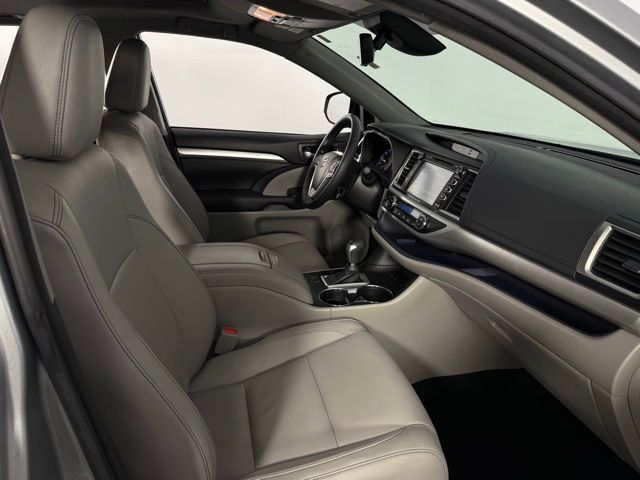 2017 Toyota Highlander XLE photo 10