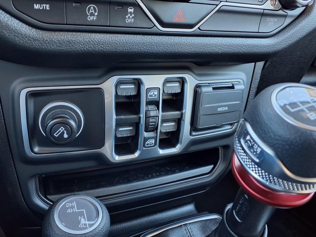 2025 Jeep Wrangler Sport S photo 3