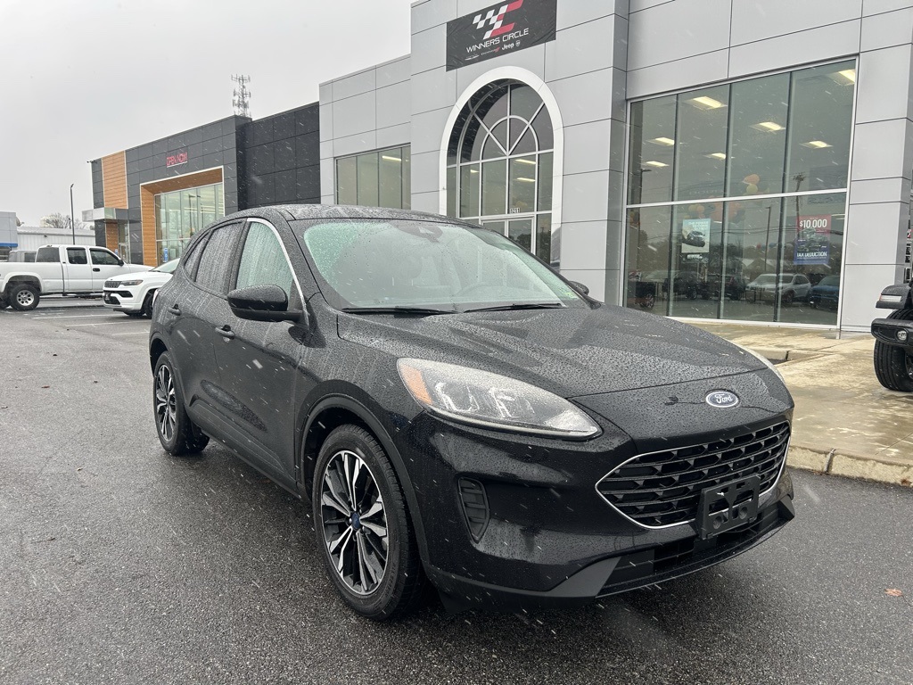 2021 Ford Escape SE's photo