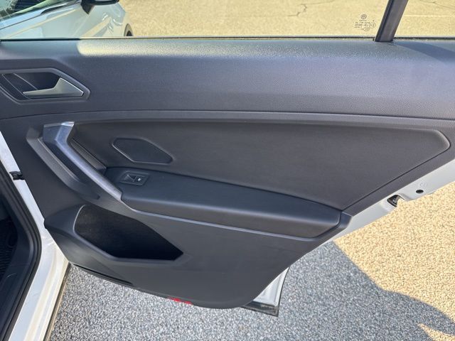 2021 Volkswagen Tiguan R-Line Black SEL photo 14