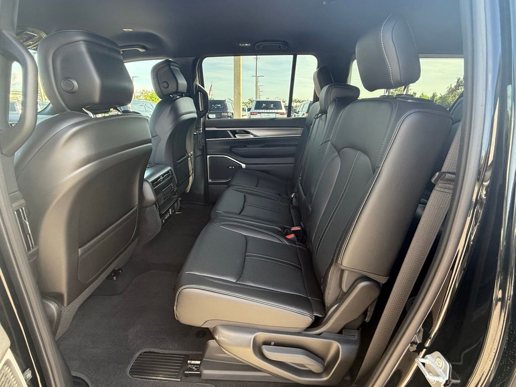 2025 Jeep Wagoneer L Base photo 18