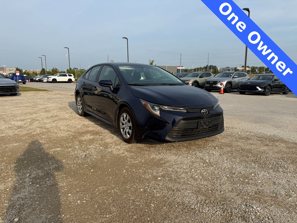 2023 Toyota Corolla LE photo 2