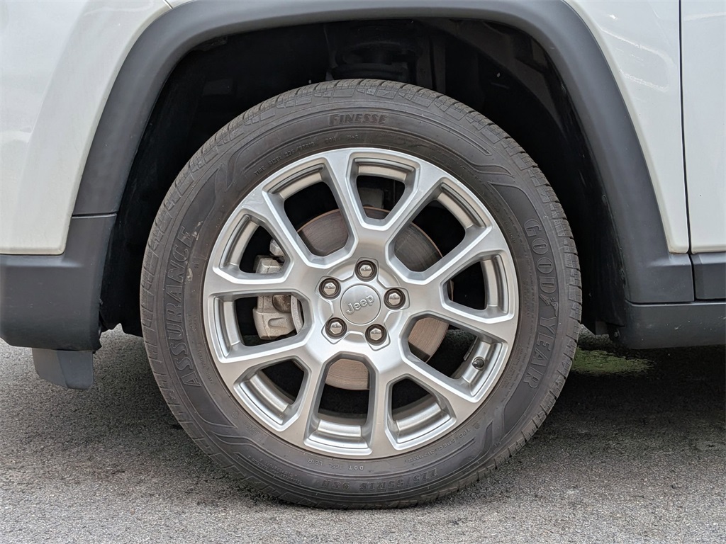 2022 Jeep Compass Latitude Lux photo 25