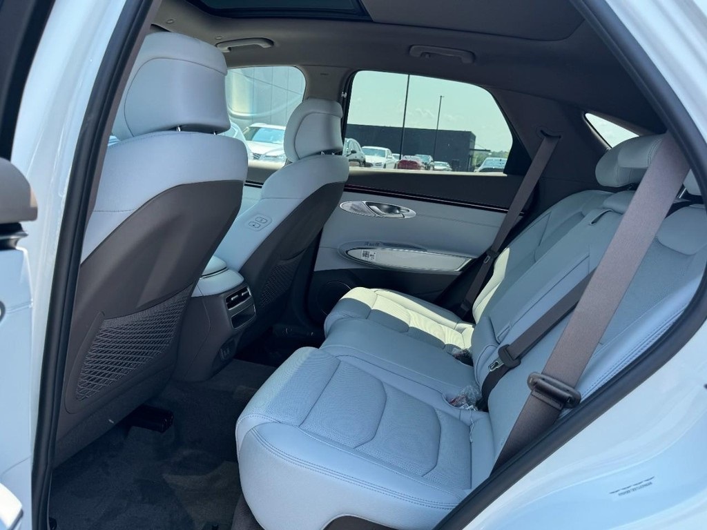 2026 Genesis GV70 2.5T Advanced photo 6