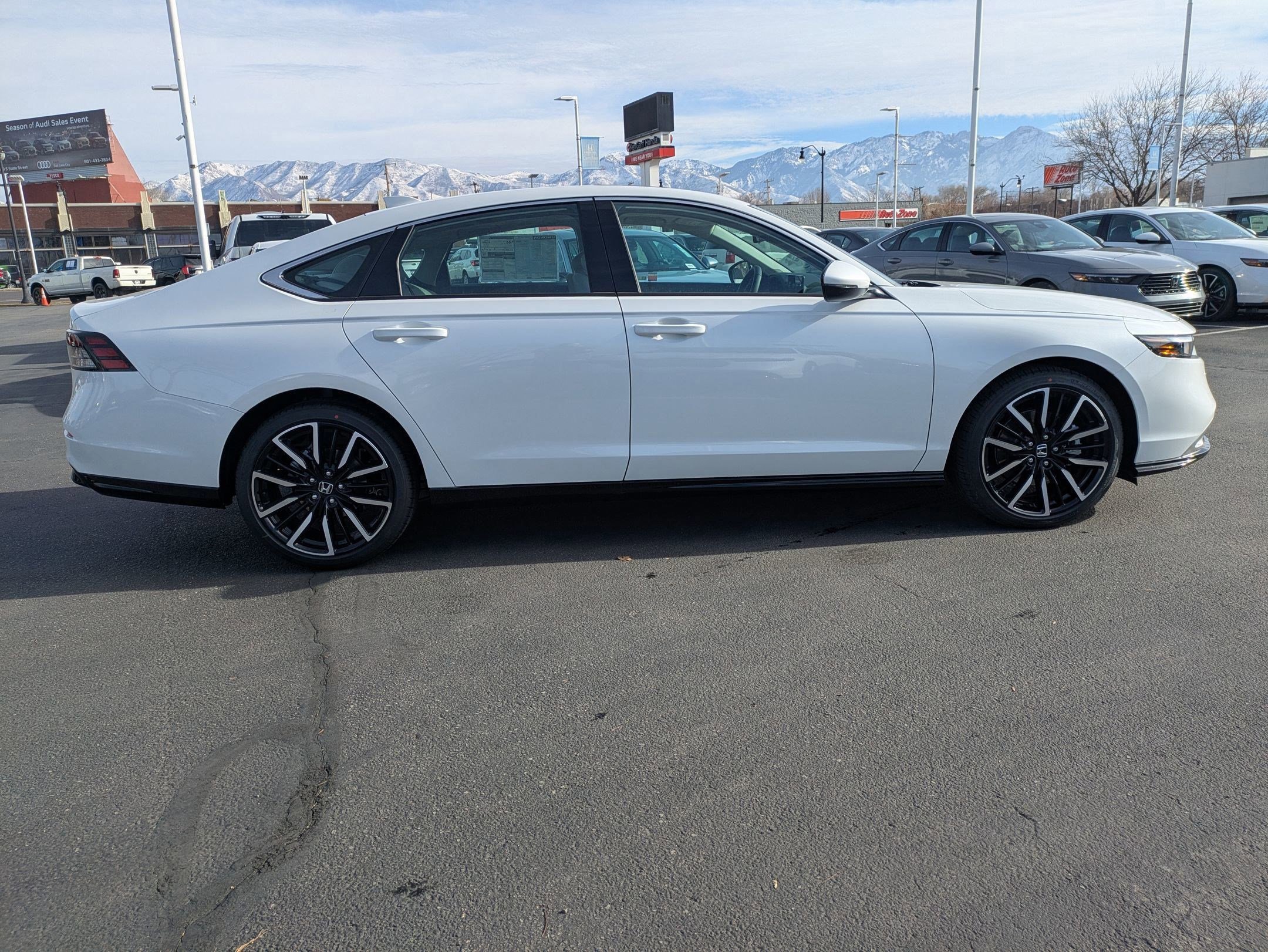 2025 Honda Accord Hybrid Touring photo 2
