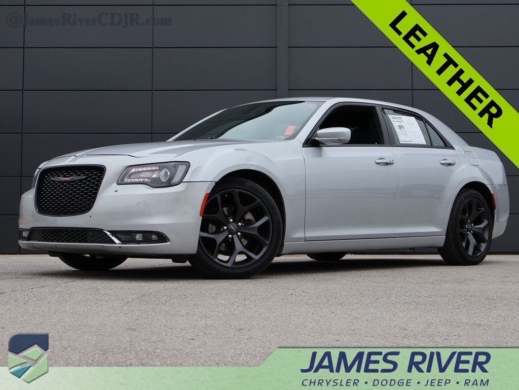 2023 Chrysler 300 S's photo