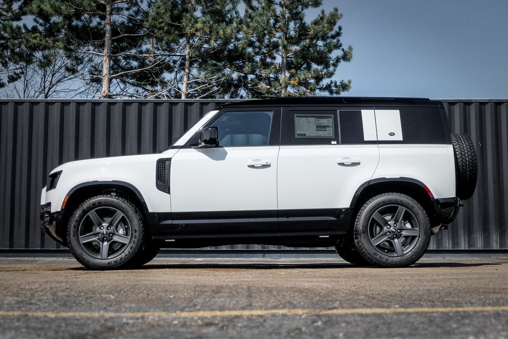 2024 Land Rover Defender 110 X-Dynamic SE photo 3