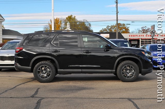 2025 Honda Pilot TrailSport photo 2