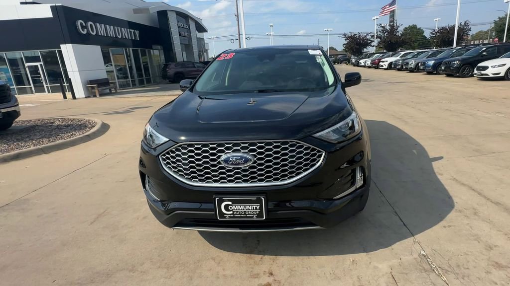 2023 Ford Edge SEL photo 3