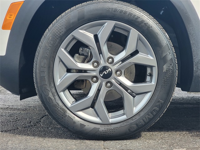 2024 Kia Seltos S photo 9