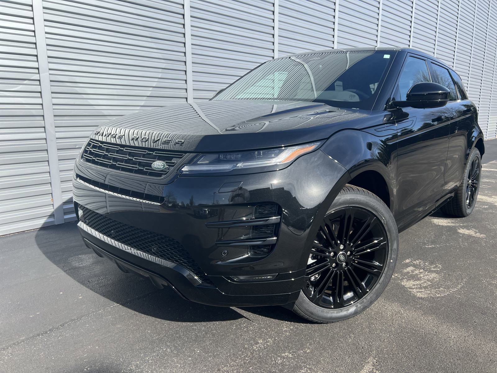 2025 Land Rover Range Rover Evoque Dynamic SE's photo
