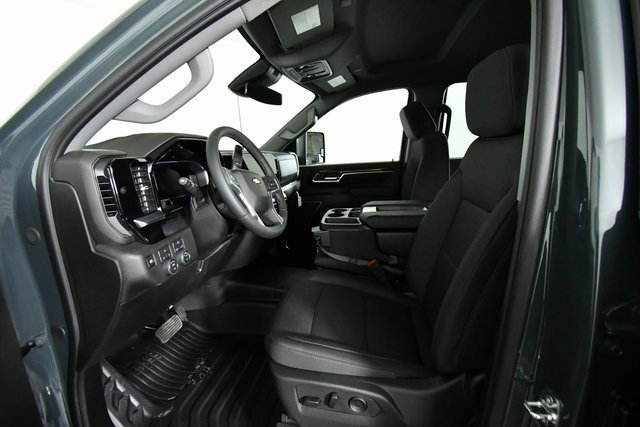 2026 Chevrolet Silverado 2500HD LT photo 2